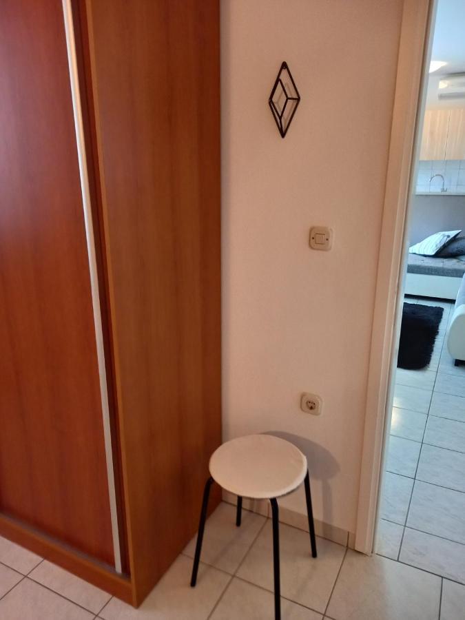 Apartman Katica Banjol Exterior foto