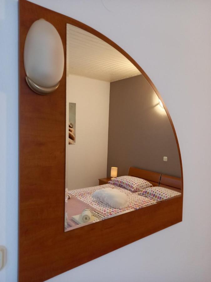 Apartman Katica Banjol Exterior foto