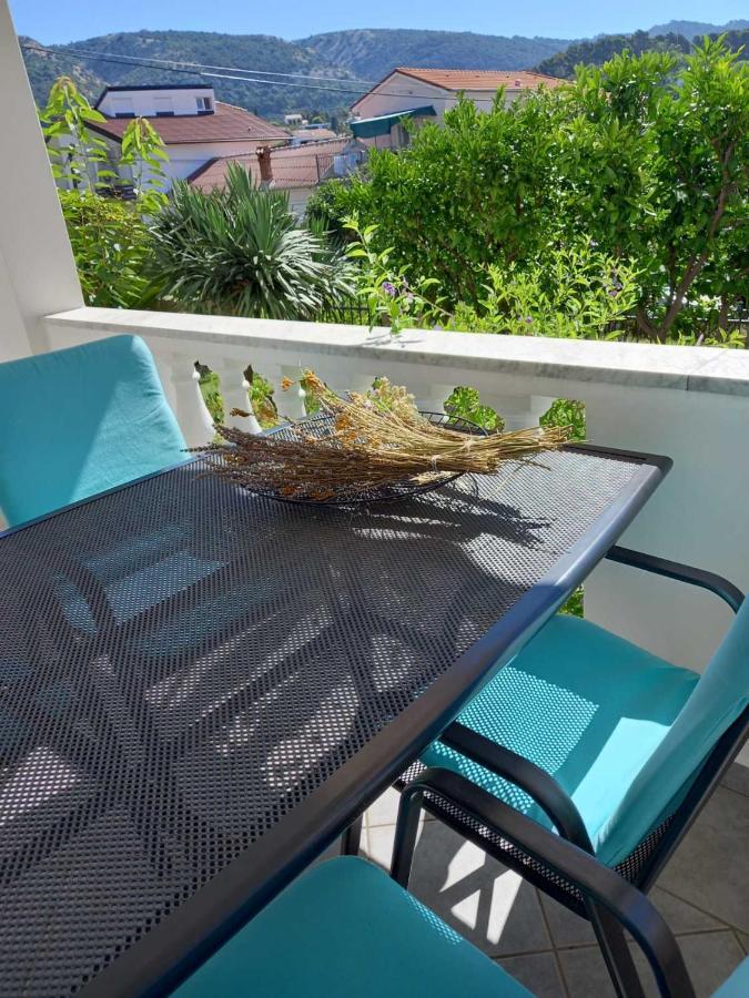 Apartman Katica Banjol Exterior foto